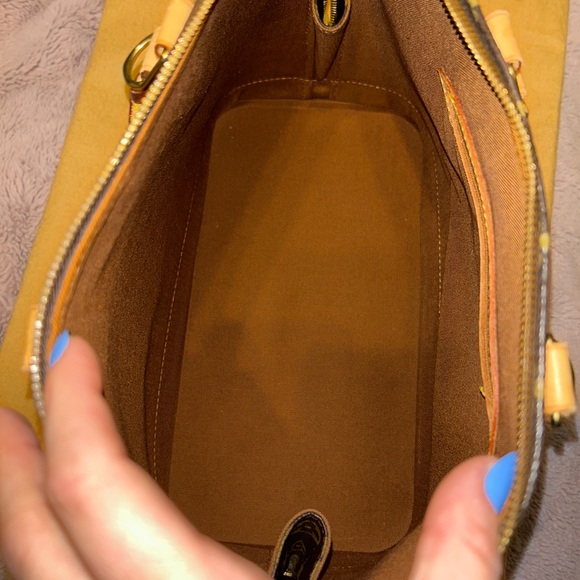 LOUIS VUITTON BAG - Picture 6 of 10